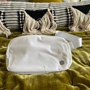Lululemon Everywhere Belt Bag - NWT